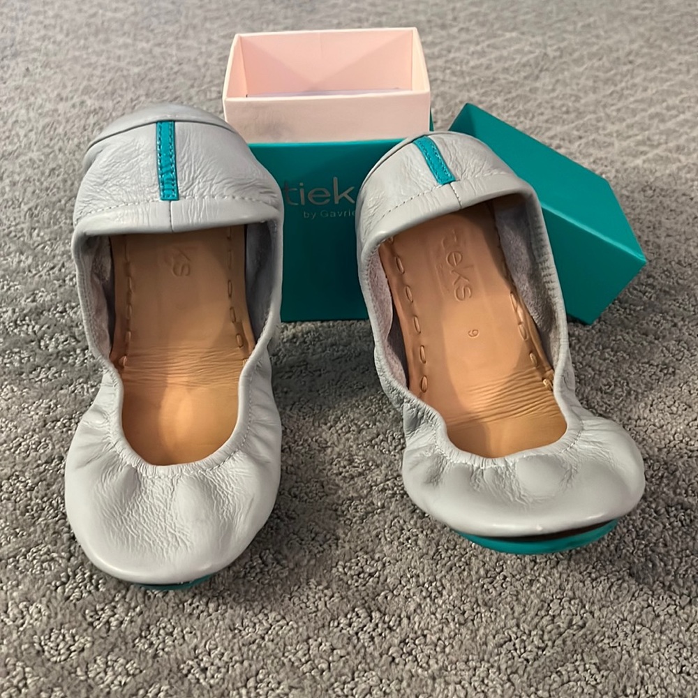 Tieks ballet flats in Cool Grey. Size 9